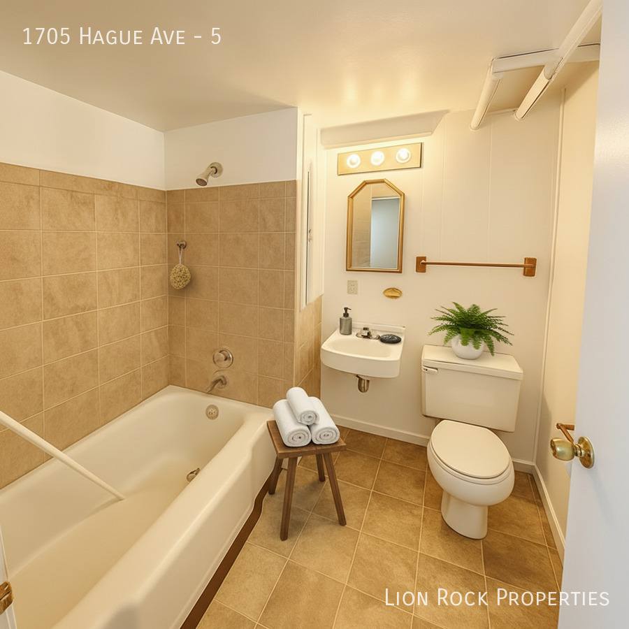 Apartment for rent at 1705 Hague Ave #5, Saint Paul, MN 55104