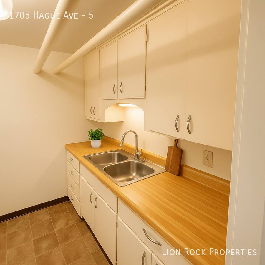 Apartment for rent at 1705 Hague Ave #5, Saint Paul, MN 55104