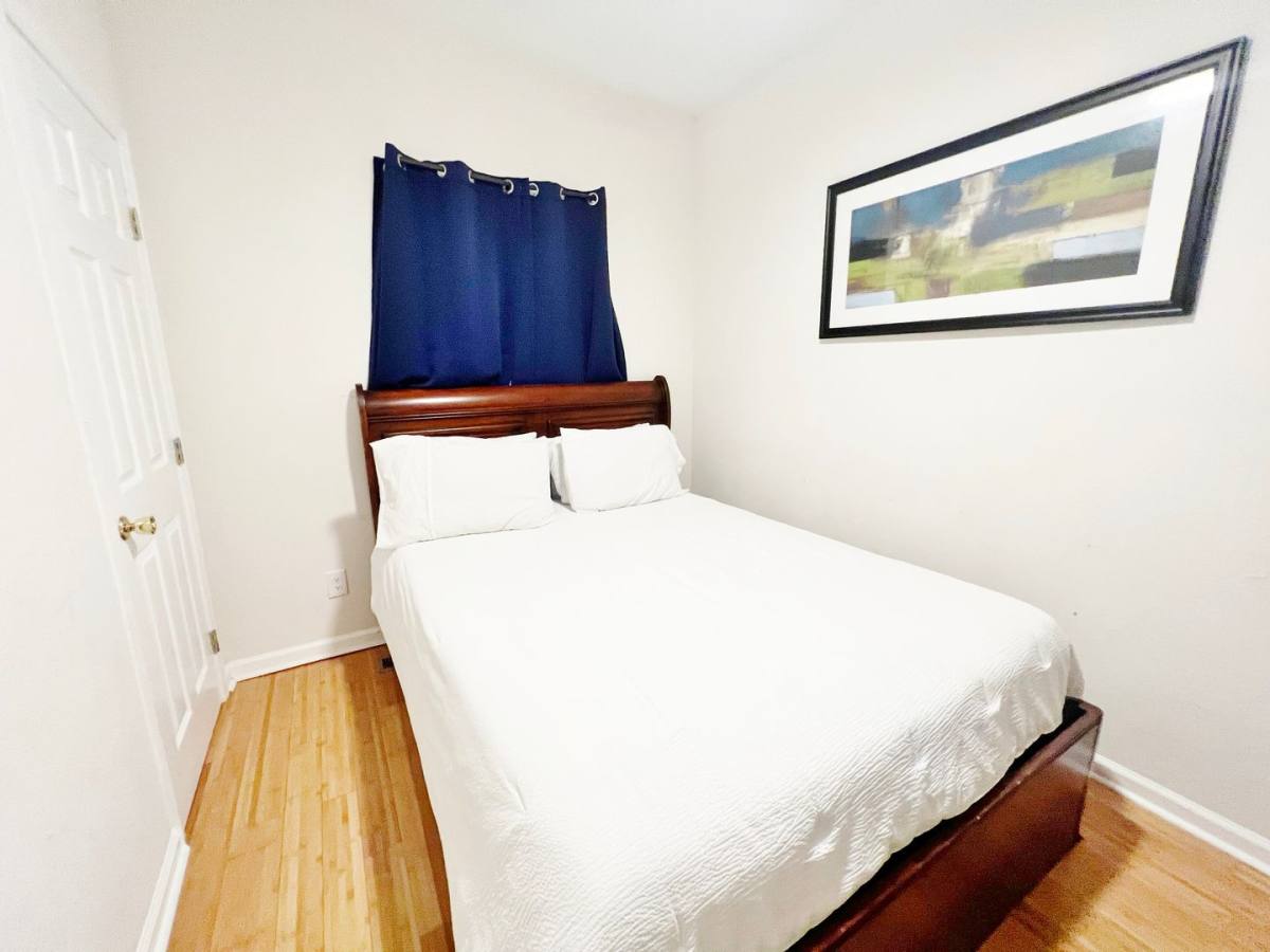 Apartment for rent at 224 W Queen St, Hampton, VA 23669