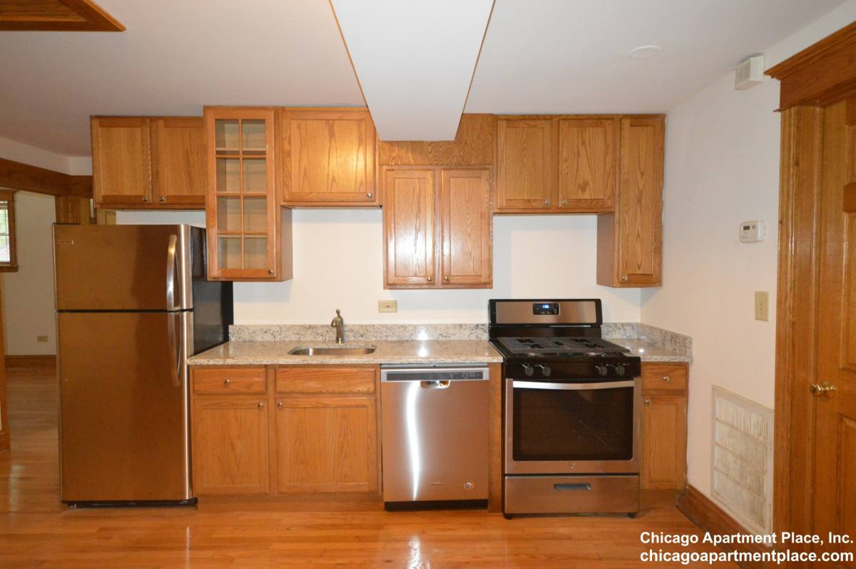 Apartment for rent at 3800 N Greenview Ave #1, Chicago, IL 60613