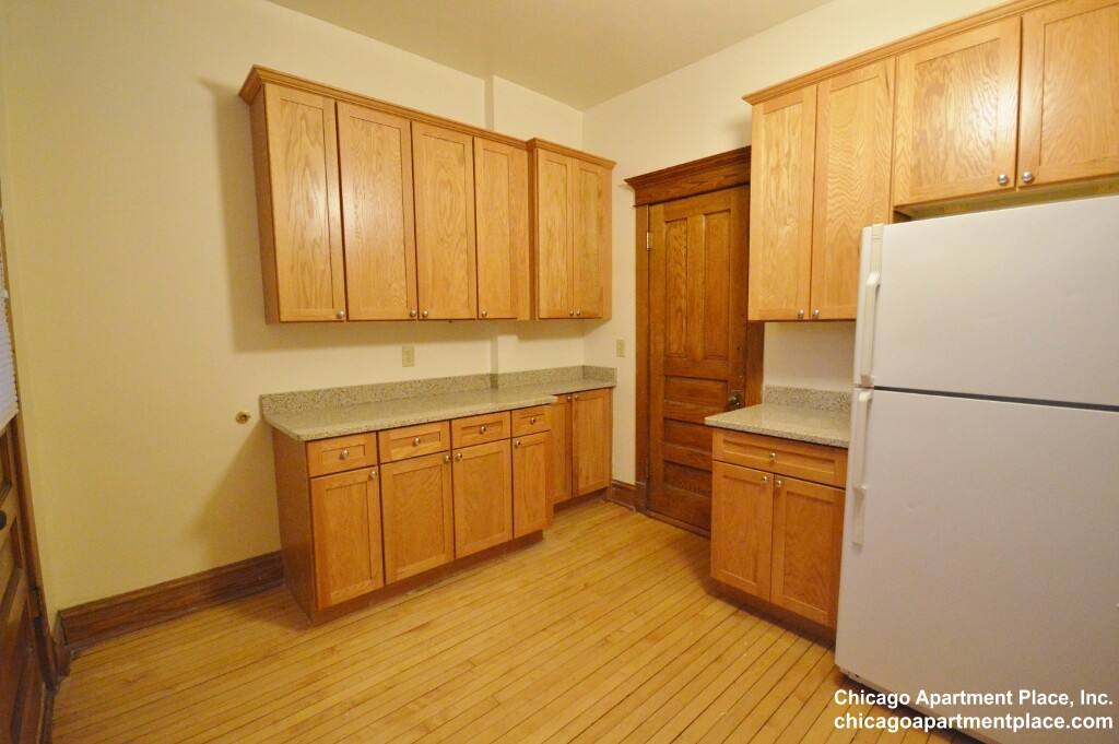 Apartment for rent at 1417 W Belle Plaine Ave #2, Chicago, IL 60613