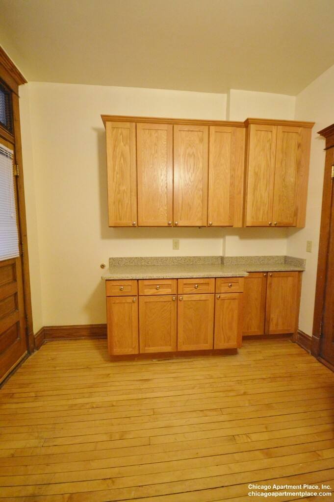 Apartment for rent at 1417 W Belle Plaine Ave #2, Chicago, IL 60613