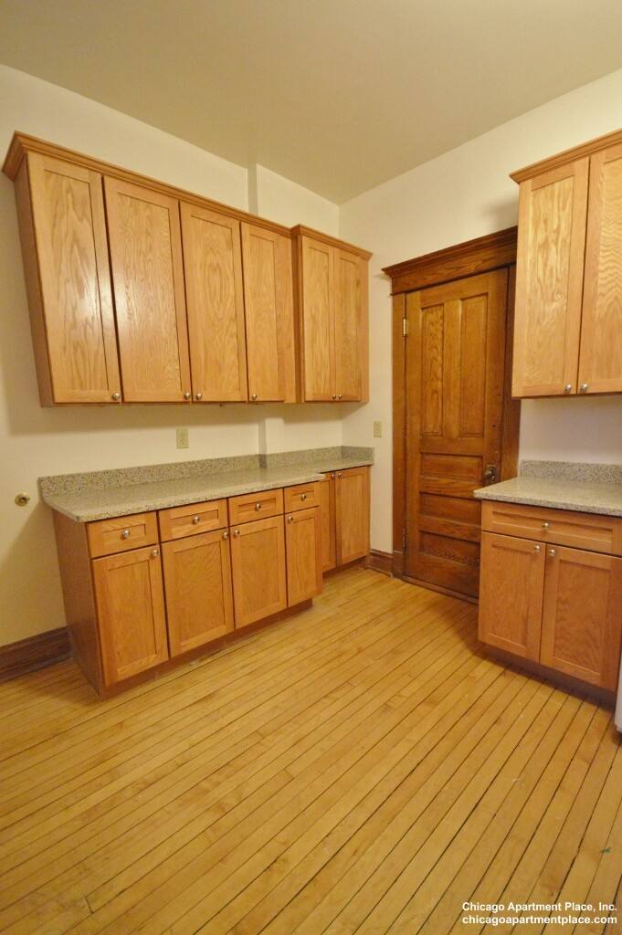Apartment for rent at 1417 W Belle Plaine Ave #2, Chicago, IL 60613