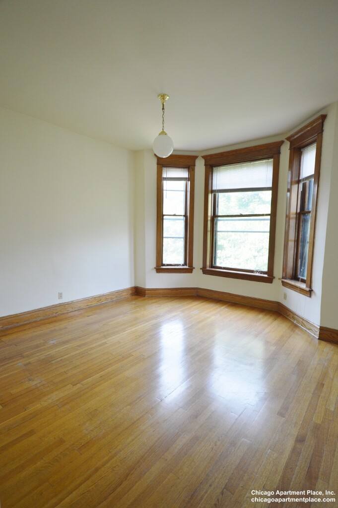 Apartment for rent at 1417 W Belle Plaine Ave #2, Chicago, IL 60613