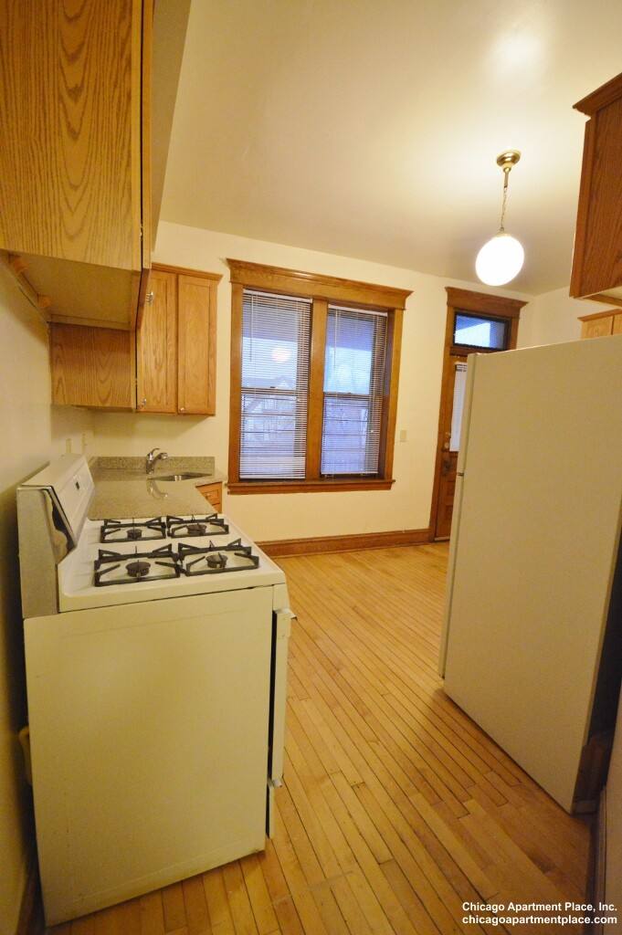 Apartment for rent at 1417 W Belle Plaine Ave #2, Chicago, IL 60613