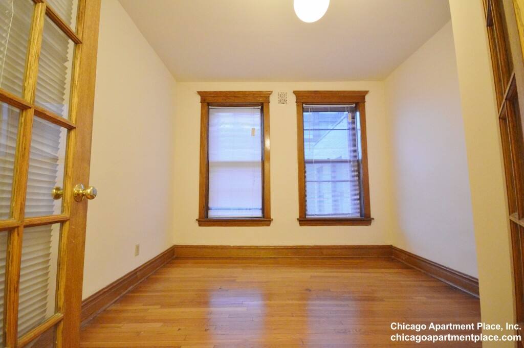 Apartment for rent at 1417 W Belle Plaine Ave #2, Chicago, IL 60613