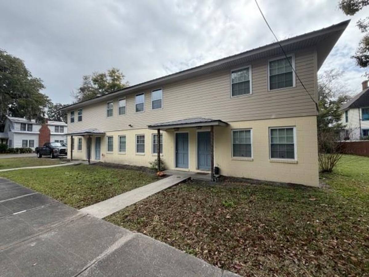 Apartment for rent at 502 Prince St, Brunswick, GA 31520