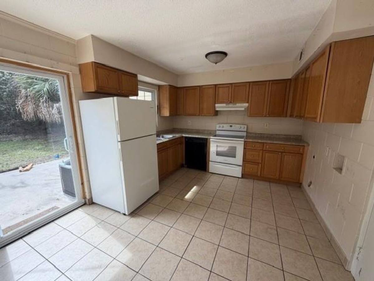 Apartment for rent at 502 Prince St, Brunswick, GA 31520