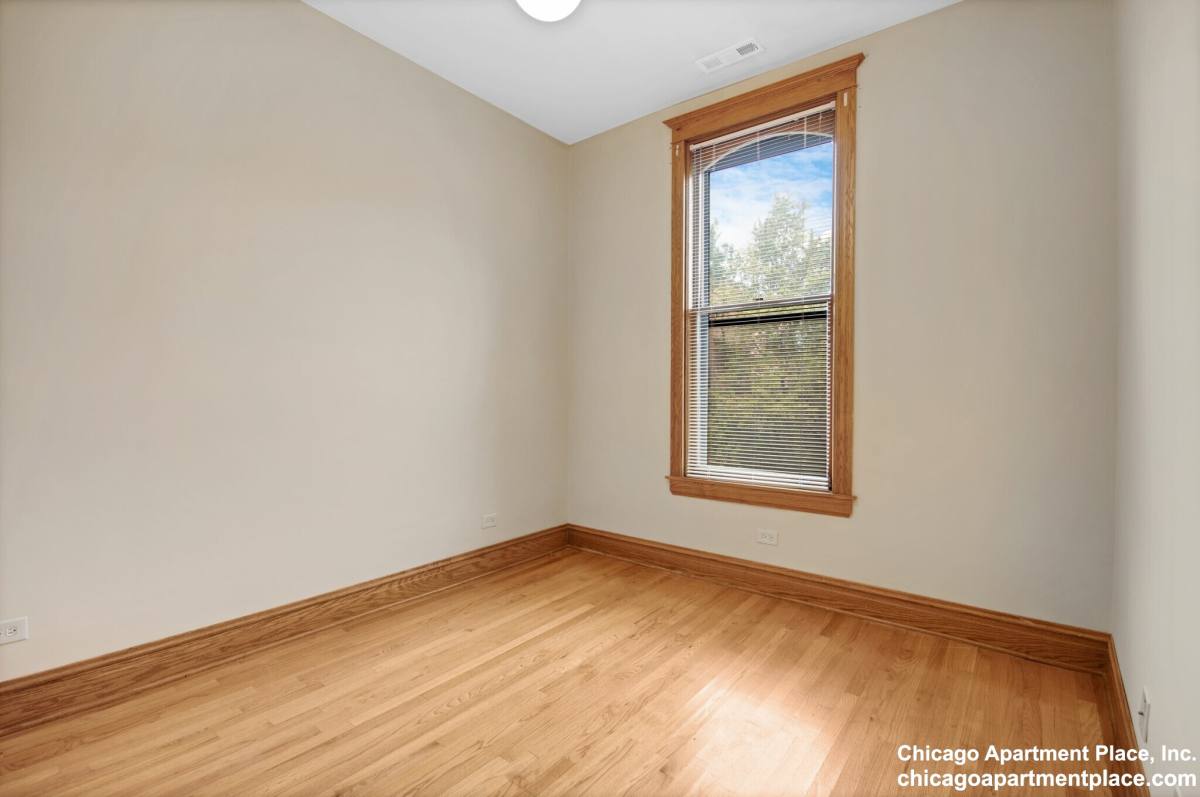 Apartment for rent at 2748 N Lincoln Ave #3, Chicago, IL 60614