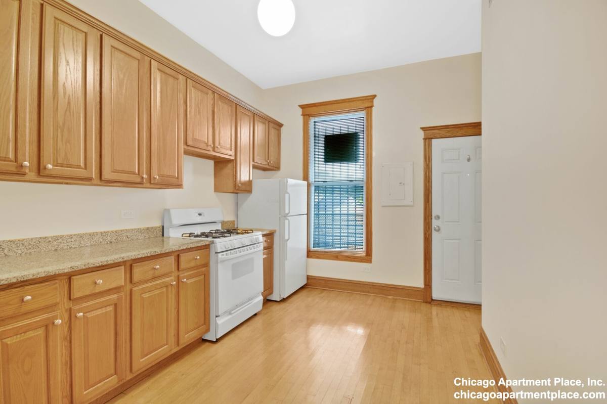 Apartment for rent at 2748 N Lincoln Ave #3, Chicago, IL 60614