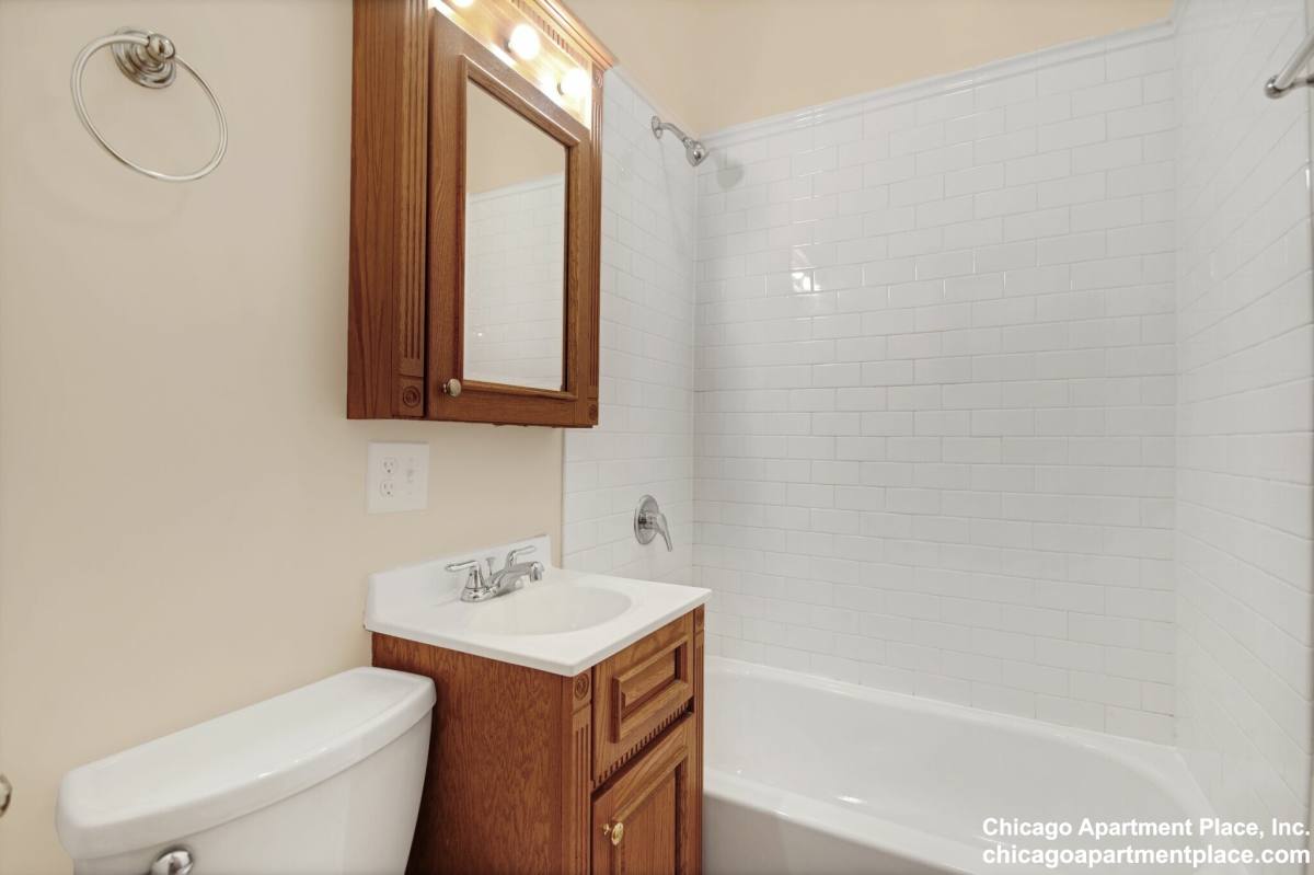 Apartment for rent at 2748 N Lincoln Ave #3, Chicago, IL 60614