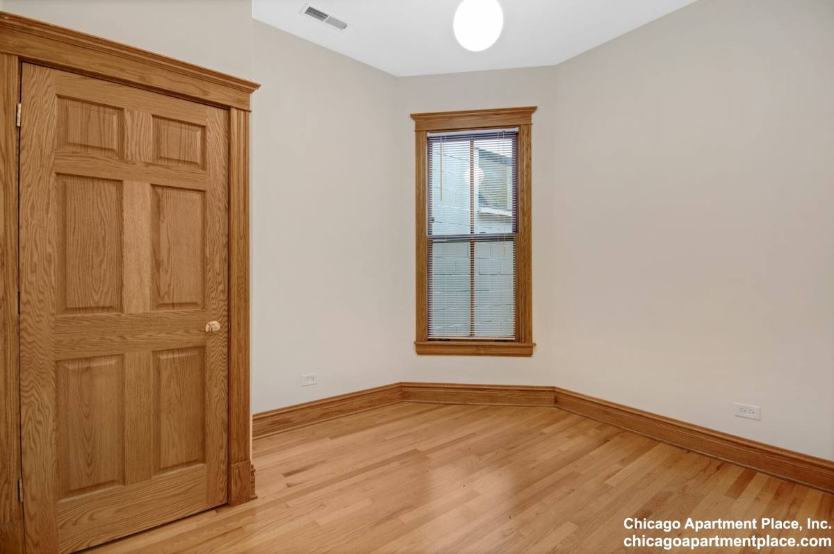 Apartment for rent at 2748 N Lincoln Ave #3, Chicago, IL 60614
