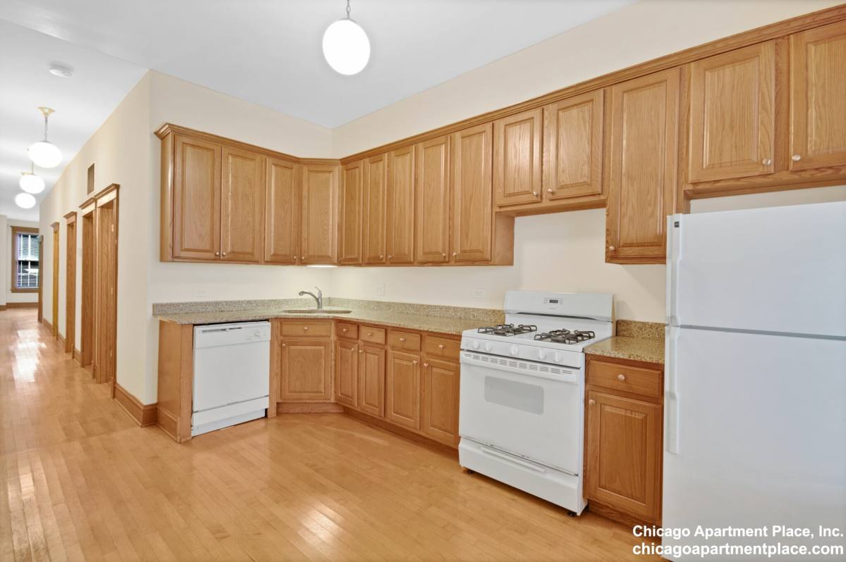 Apartment for rent at 2748 N Lincoln Ave #3, Chicago, IL 60614