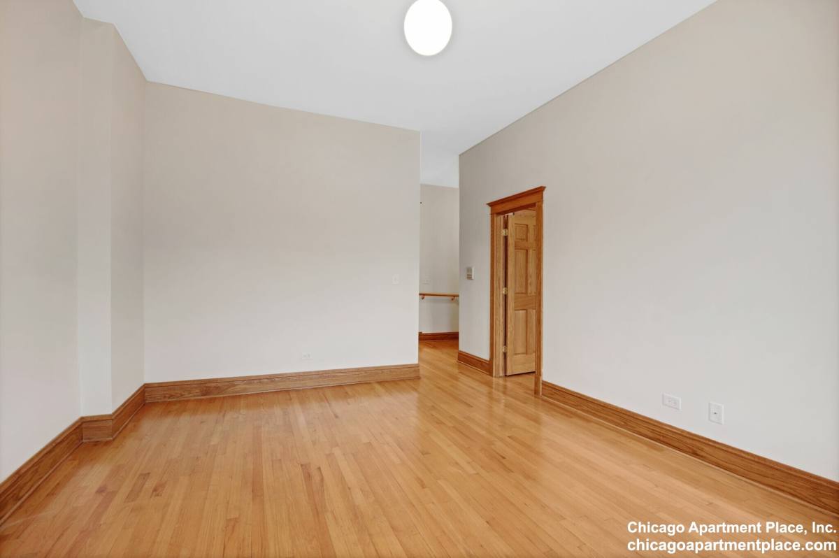 Apartment for rent at 2748 N Lincoln Ave #3, Chicago, IL 60614