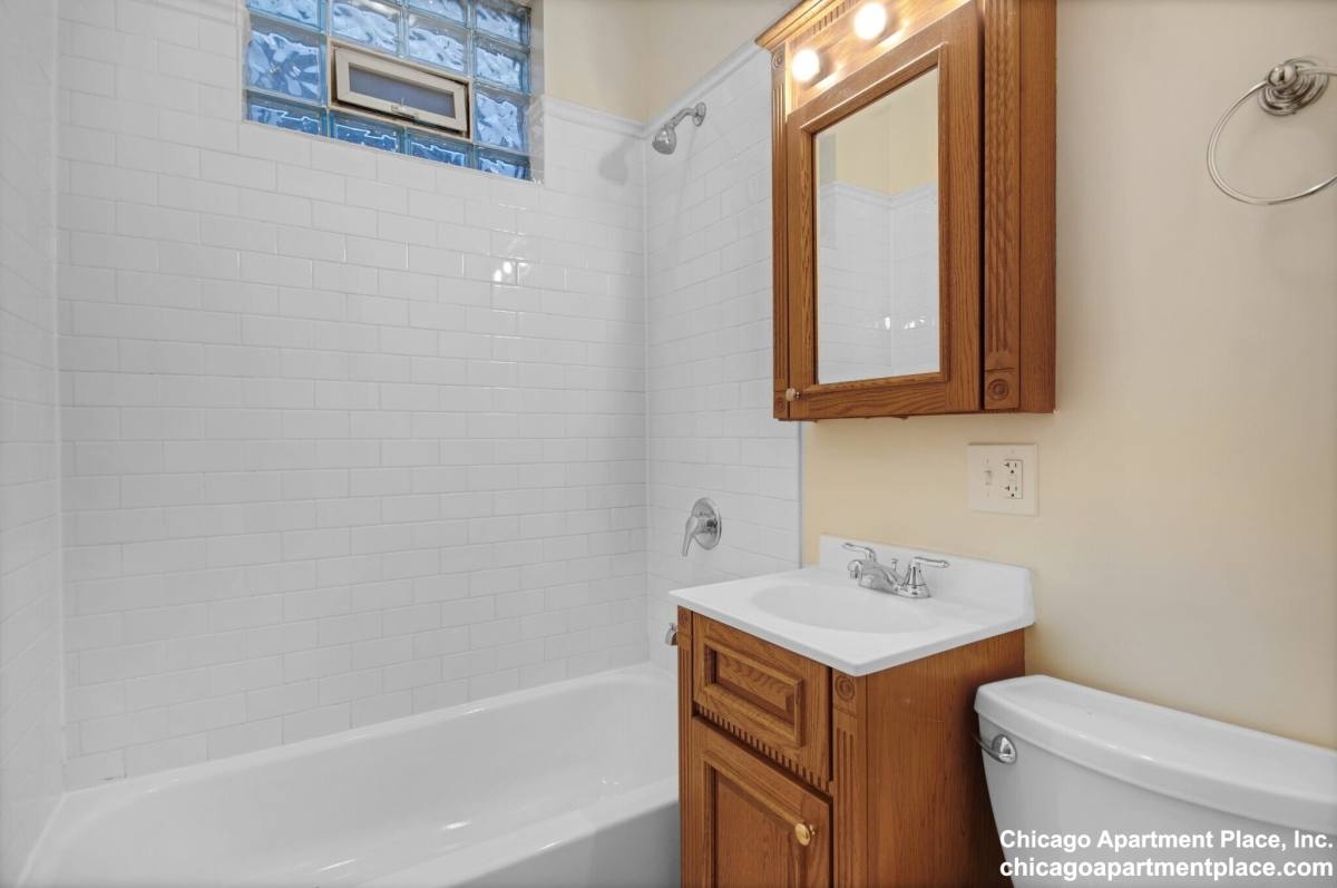 Apartment for rent at 2748 N Lincoln Ave #3, Chicago, IL 60614