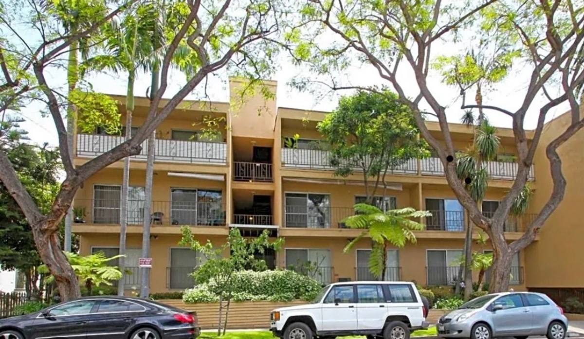 Apartment for rent at 1120 N Fuller Ave, Los Angeles, CA 90046