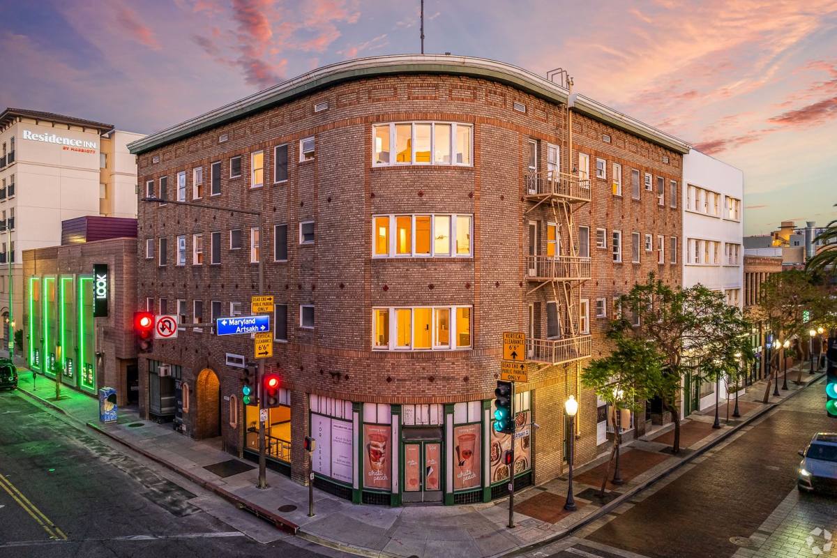 Apartment for rent at 202 E Wilson Ave, Glendale, CA 91206