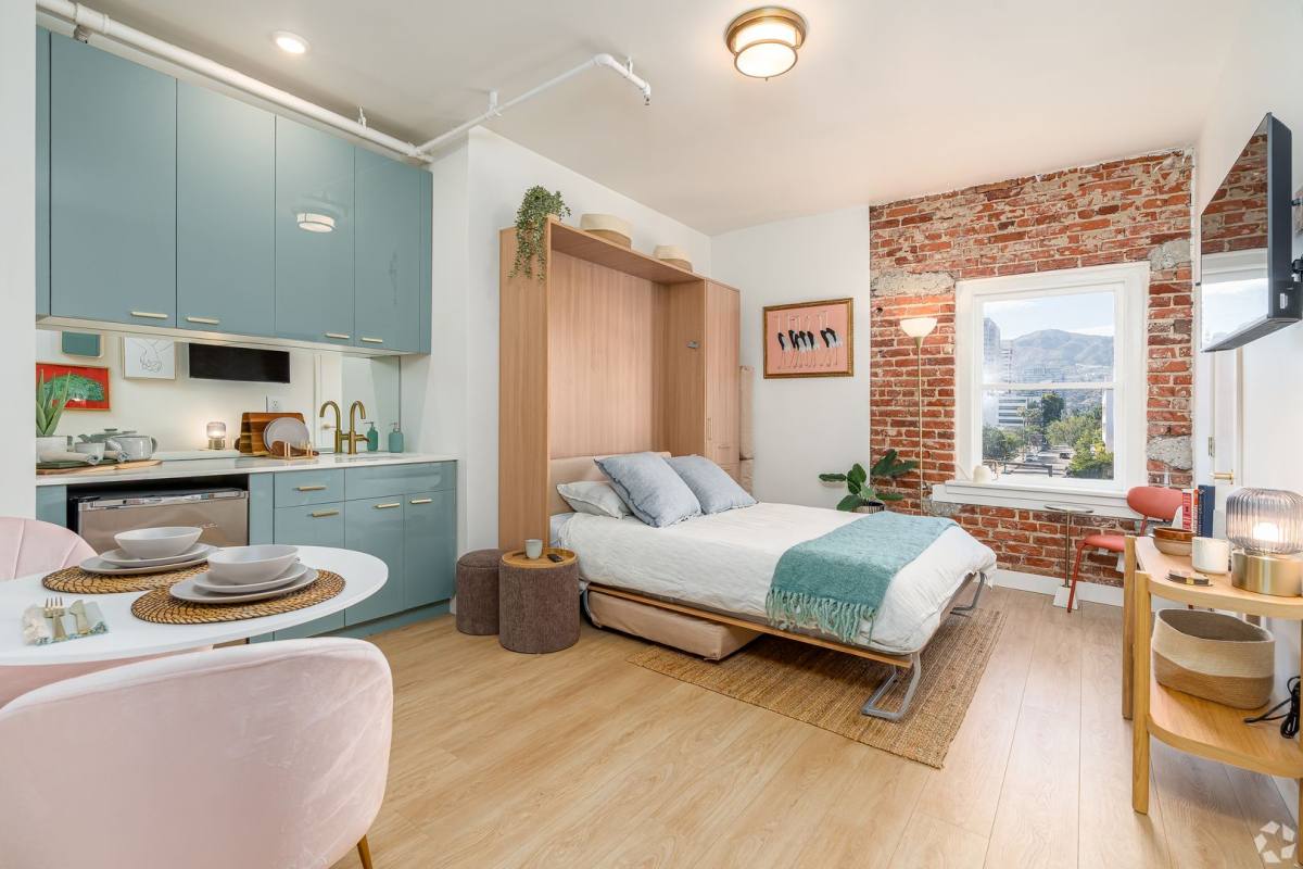 Apartment for rent at 202 E Wilson Ave, Glendale, CA 91206