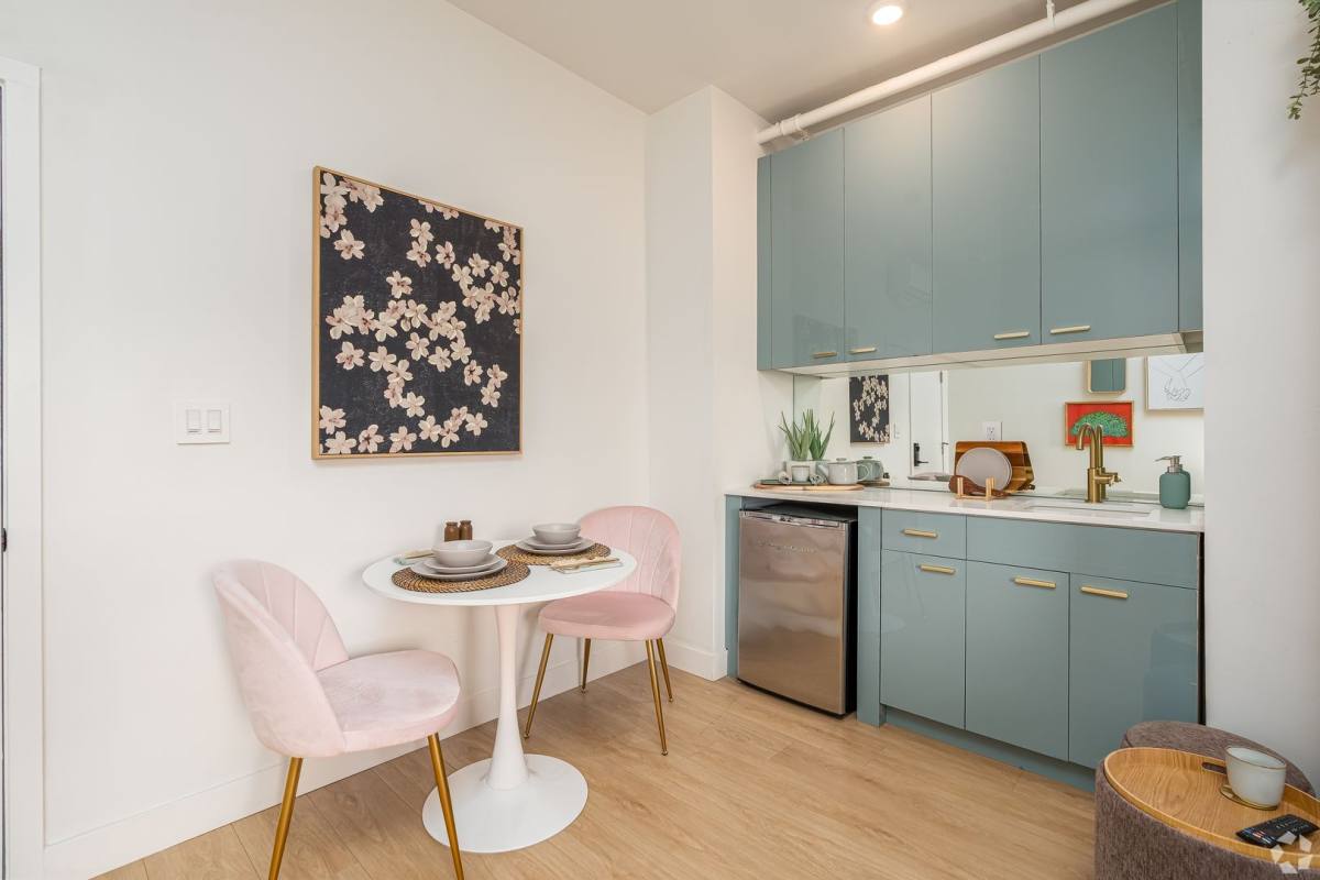 Apartment for rent at 202 E Wilson Ave, Glendale, CA 91206