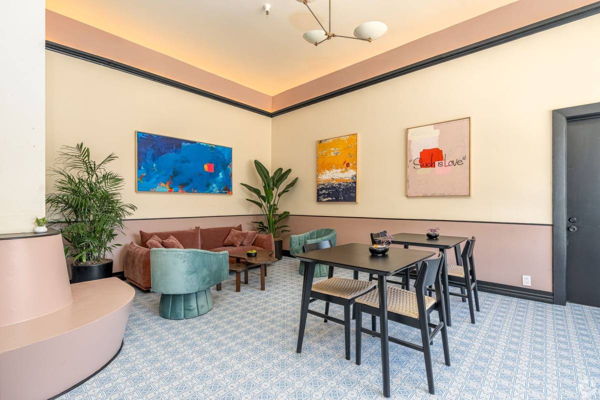 Apartment for rent at 202 E Wilson Ave, Glendale, CA 91206