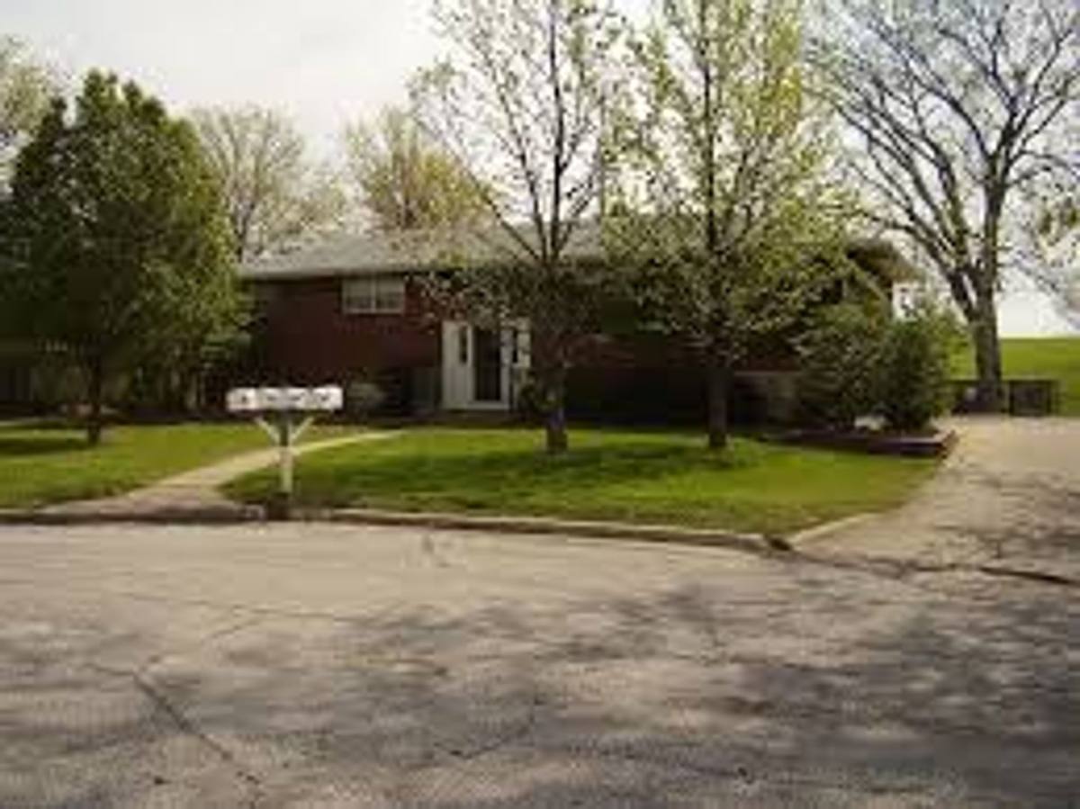 Apartment for rent at 1504 Parkade Blvd, Columbia, MO 65201