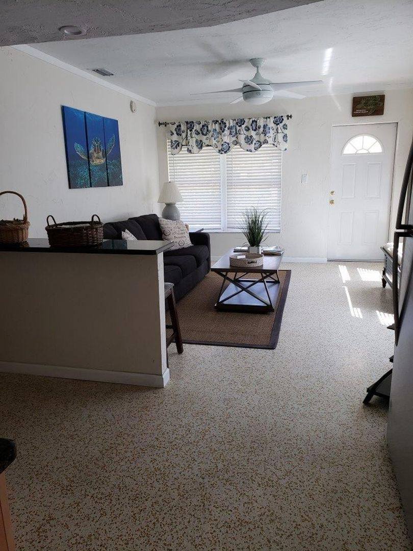House for rent at 812 Harbor Dr, Venice, FL 34285
