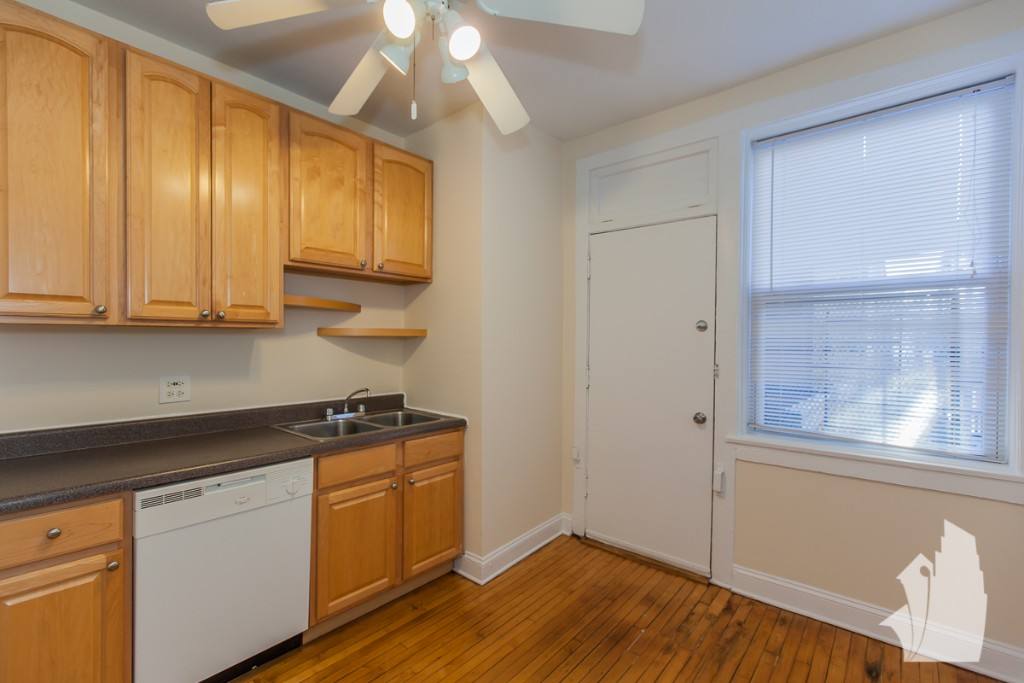 Apartment for rent at 855 W Cornelia Ave #3W, Chicago, IL 60657