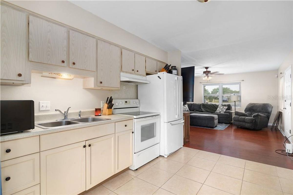 Apartment for rent at 1003 Dora Ave, Tavares, FL 32778