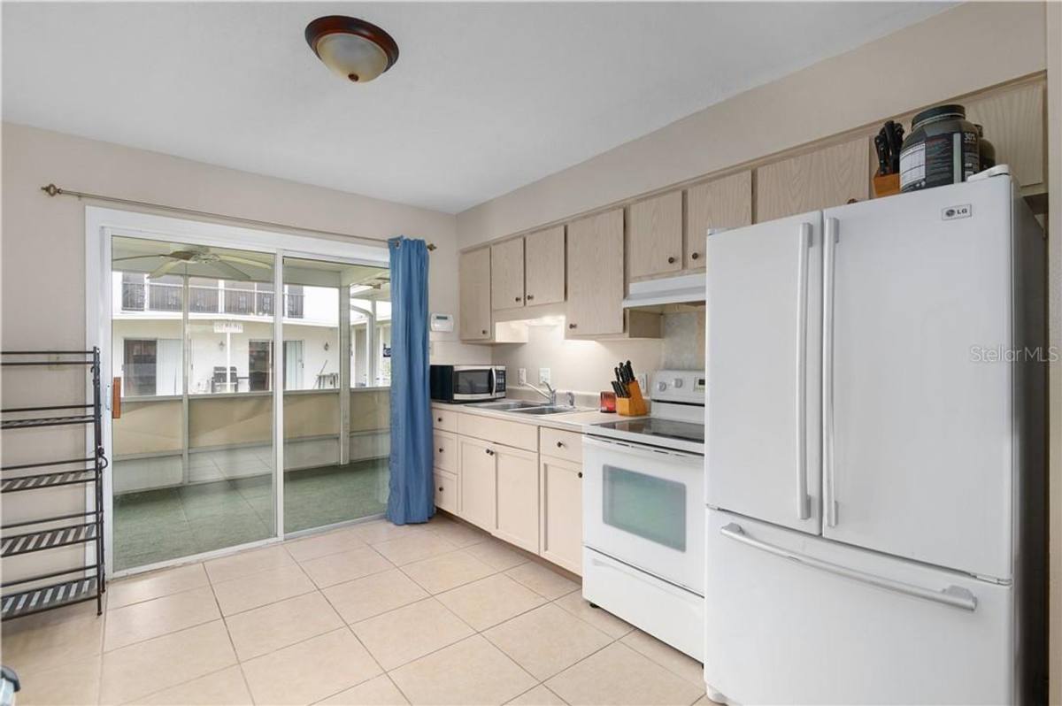 Apartment for rent at 1003 Dora Ave, Tavares, FL 32778