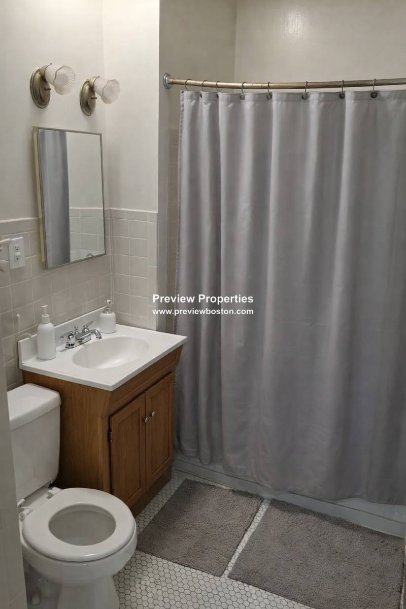 Apartment for rent at 117 Elm St #4, West Newton, MA 02465