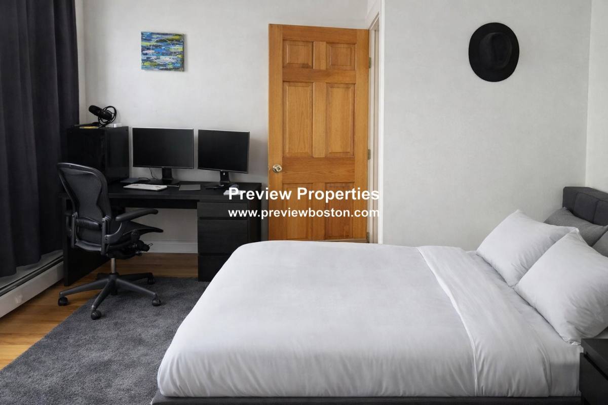 Apartment for rent at 117 Elm St #4, West Newton, MA 02465