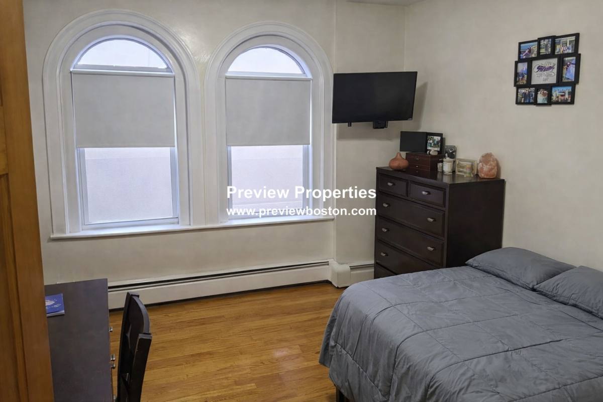 Apartment for rent at 117 Elm St #4, West Newton, MA 02465