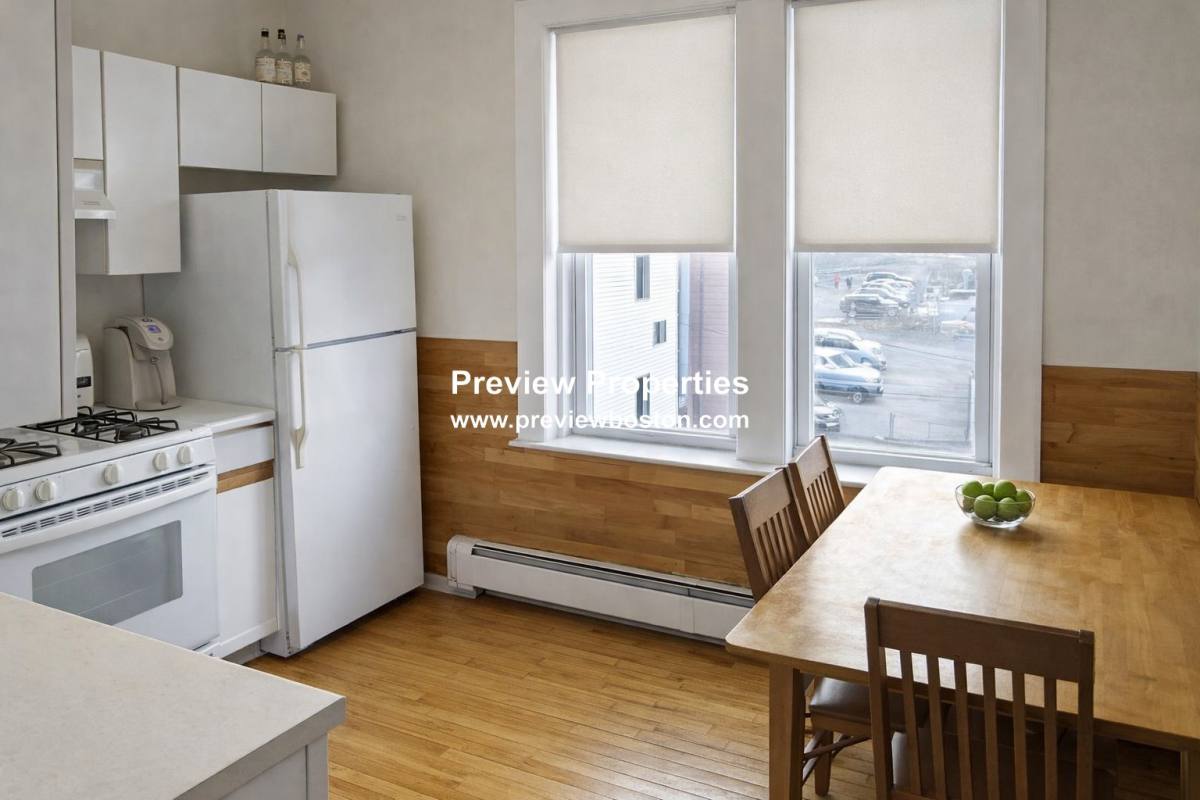 Apartment for rent at 117 Elm St #4, West Newton, MA 02465