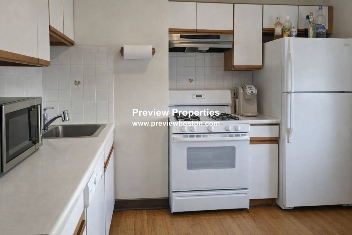 Apartment for rent at 117 Elm St #4, West Newton, MA 02465