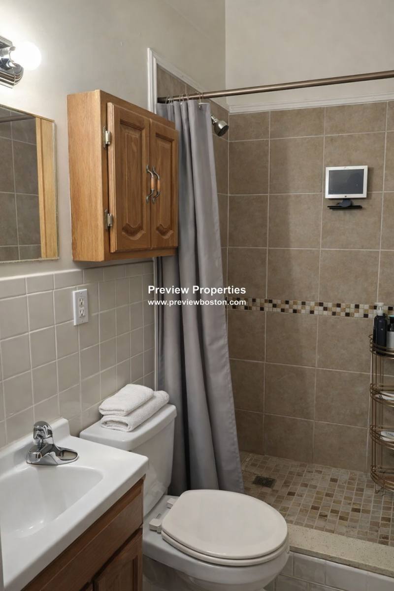 Apartment for rent at 117 Elm St #4, West Newton, MA 02465