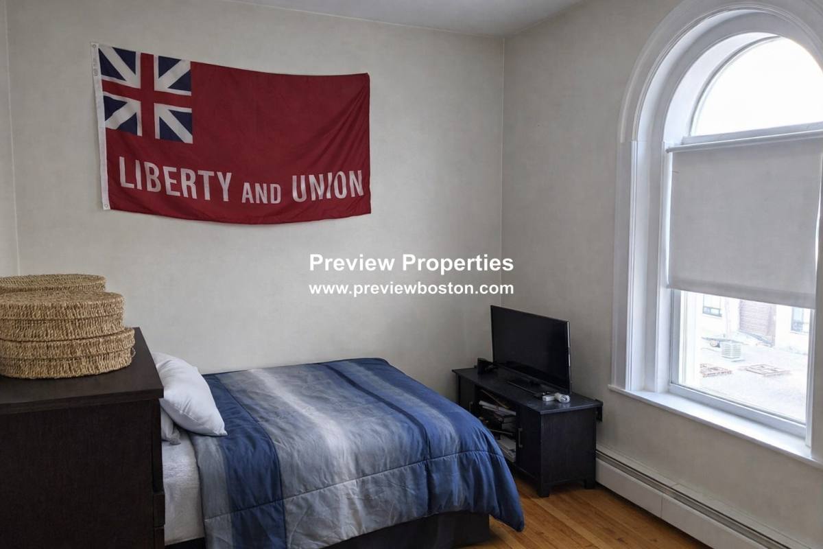 Apartment for rent at 117 Elm St #4, West Newton, MA 02465