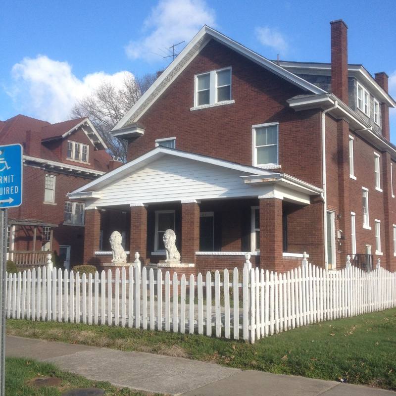 Apartment for rent at 704 10th Ave #2, Huntington, WV 25701