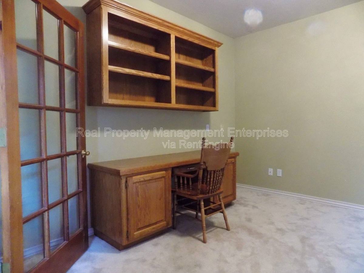 House for rent at 10018 Birkenhead Court, Yukon, OK 73099