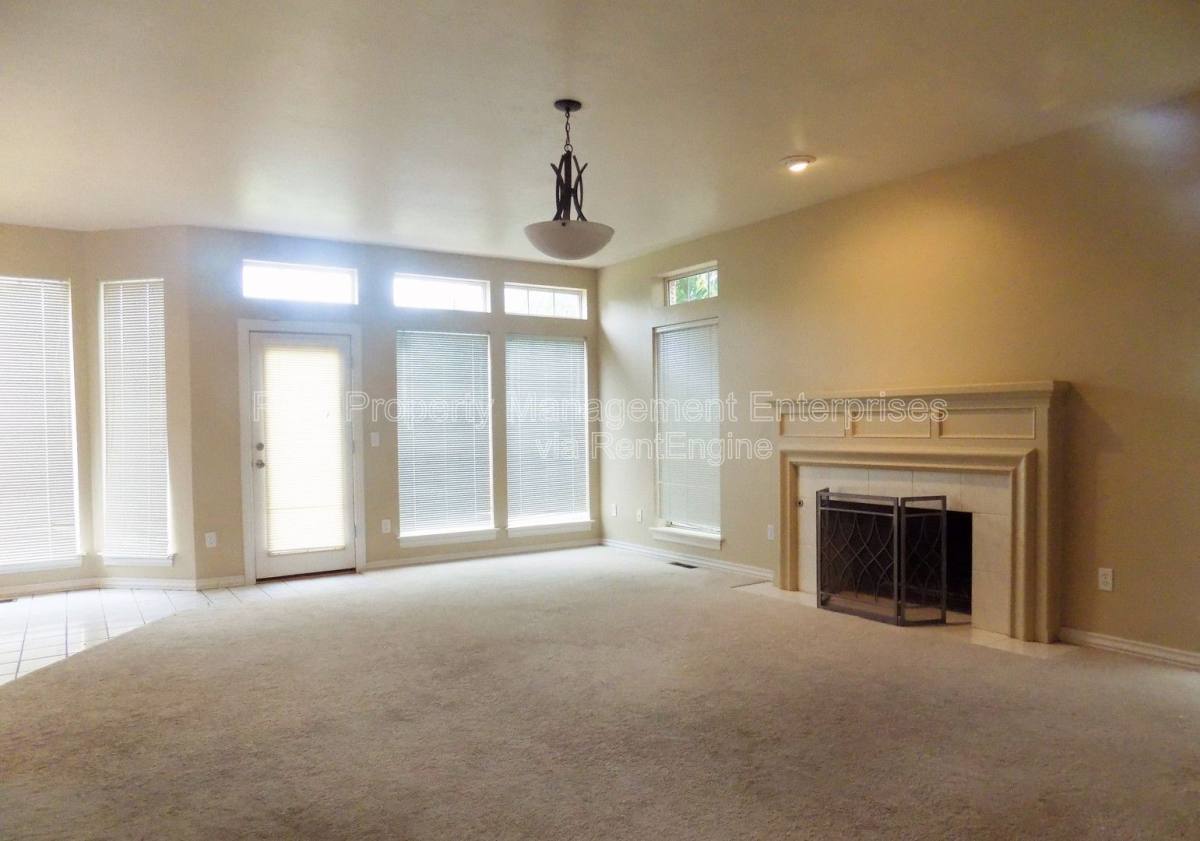 House for rent at 10018 Birkenhead Court, Yukon, OK 73099