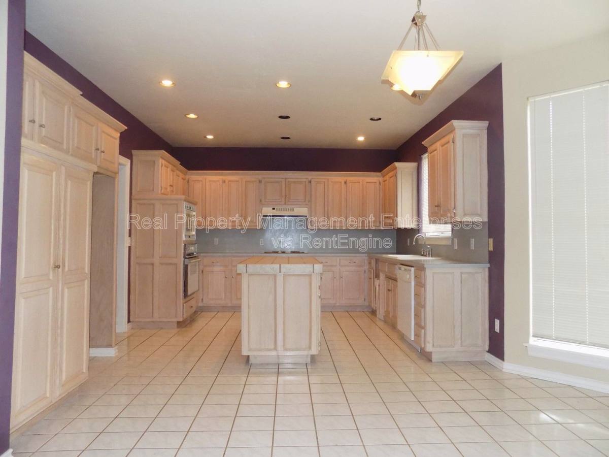 House for rent at 10018 Birkenhead Court, Yukon, OK 73099