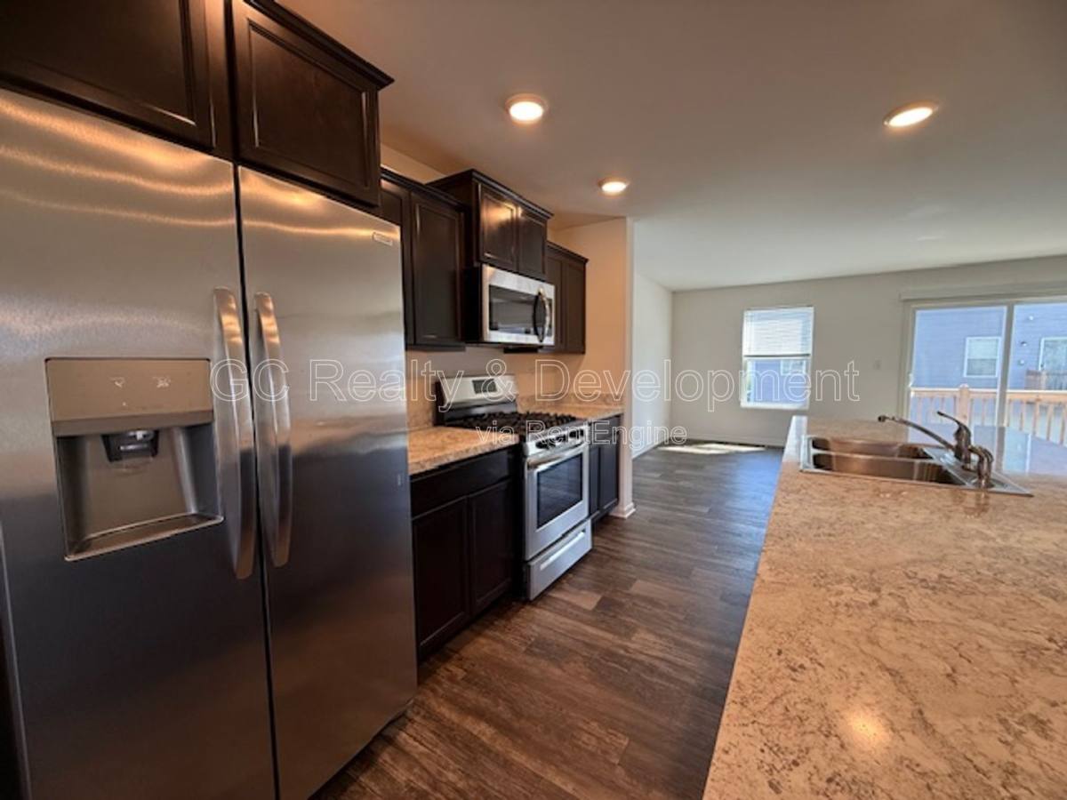 Townhouse for rent at 2372 Upland Rd, Hampshire, IL 60140