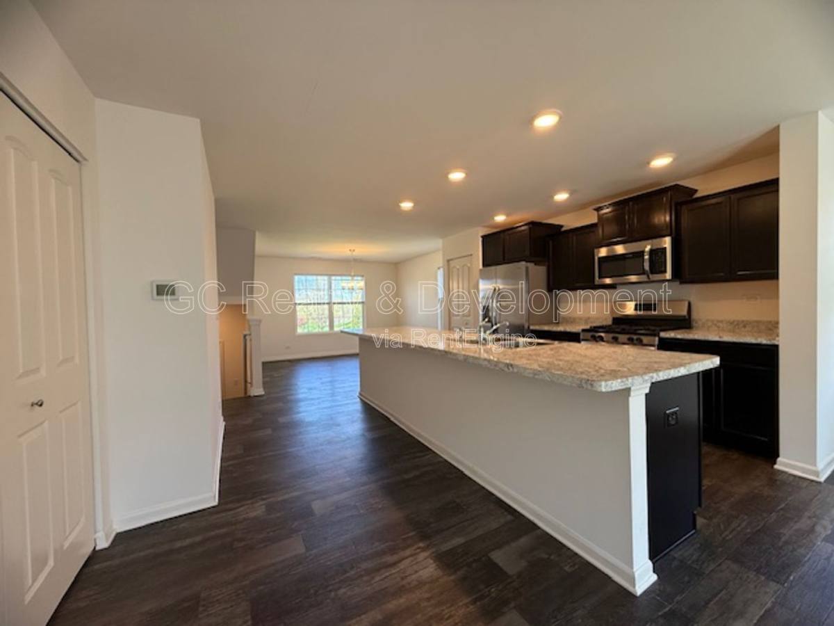 Townhouse for rent at 2372 Upland Rd, Hampshire, IL 60140