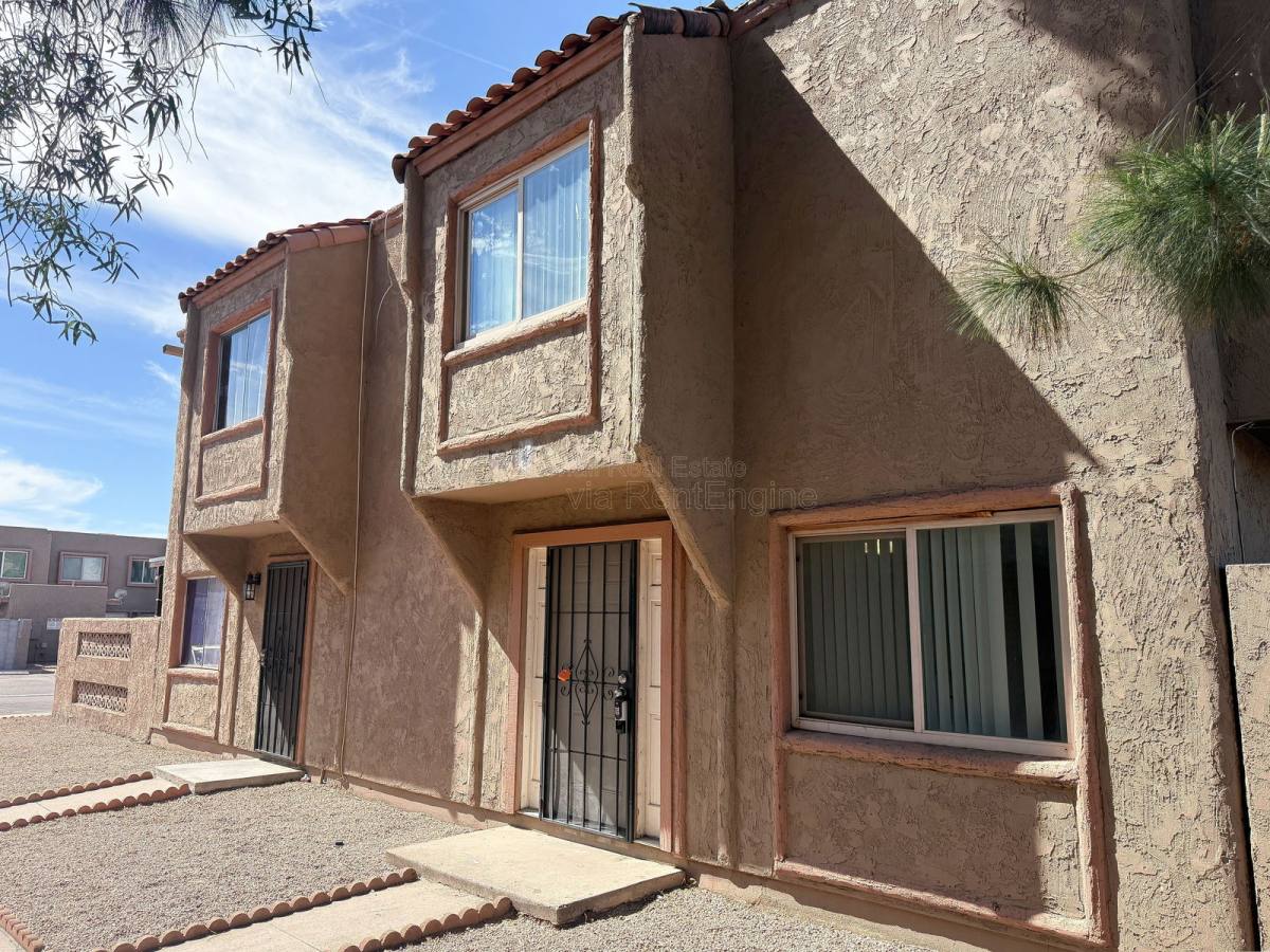 Townhouse for rent at 5244 W Lynwood St, Phoenix, AZ 85043