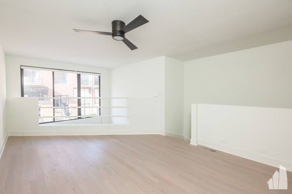 Apartment for rent at 944 W Grace St #B101, Chicago, IL 60613