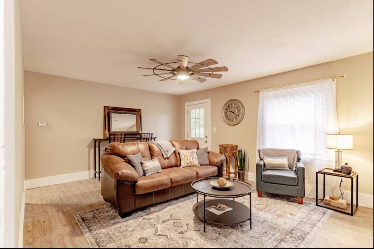 House for rent at 906 N Main St, Elizabethtown, KY 42701