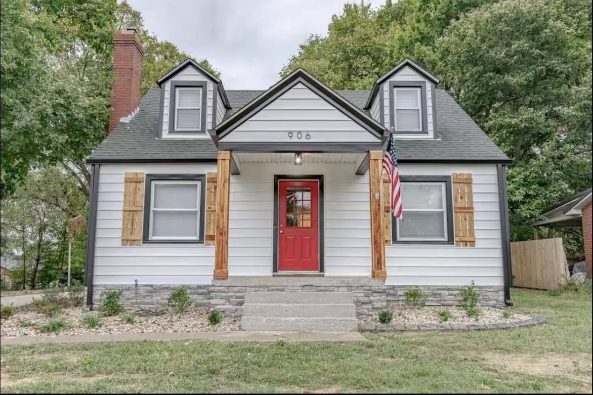House for rent at 906 N Main St, Elizabethtown, KY 42701