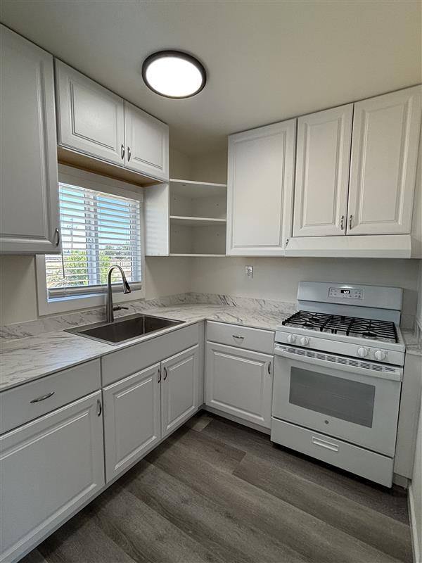 Apartment for rent at 4064 E Dwight Way #204, Fresno, CA 93702