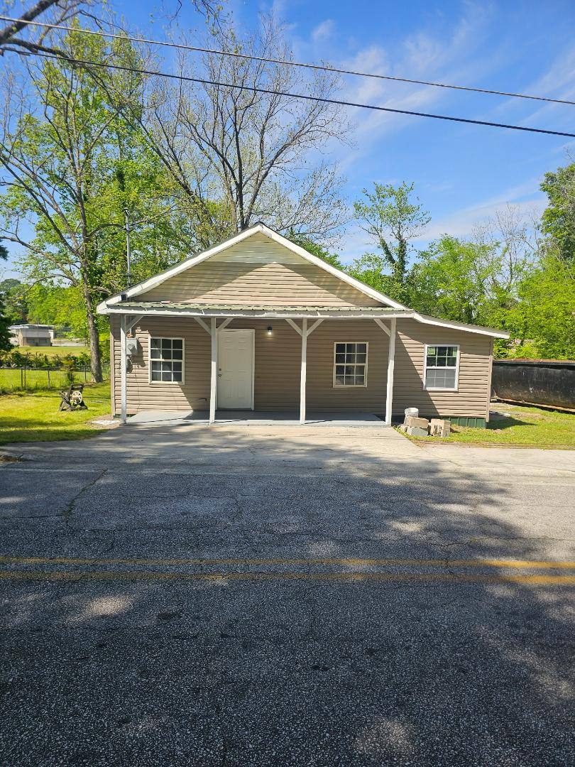 House for rent at 182 Hughes St, Toccoa, GA 30577