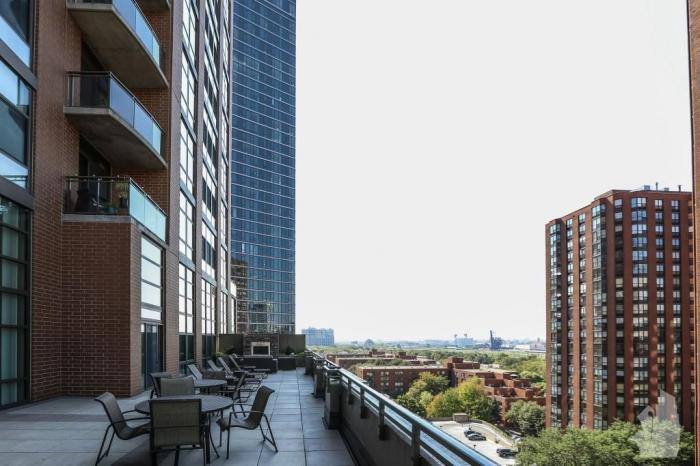 Apartment for rent at 8 E 9th St #3001, Chicago, IL 60605