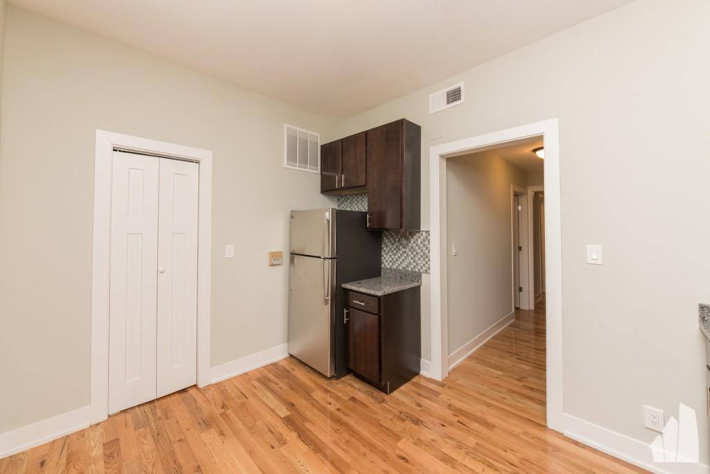 Apartment for rent at 639 W Oakdale #1, Chicago, IL 60657